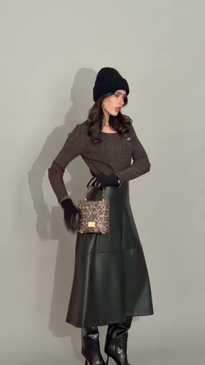 Marc Ellis — backstage dello shooting FW26-27: look in pelle e borsa maculata