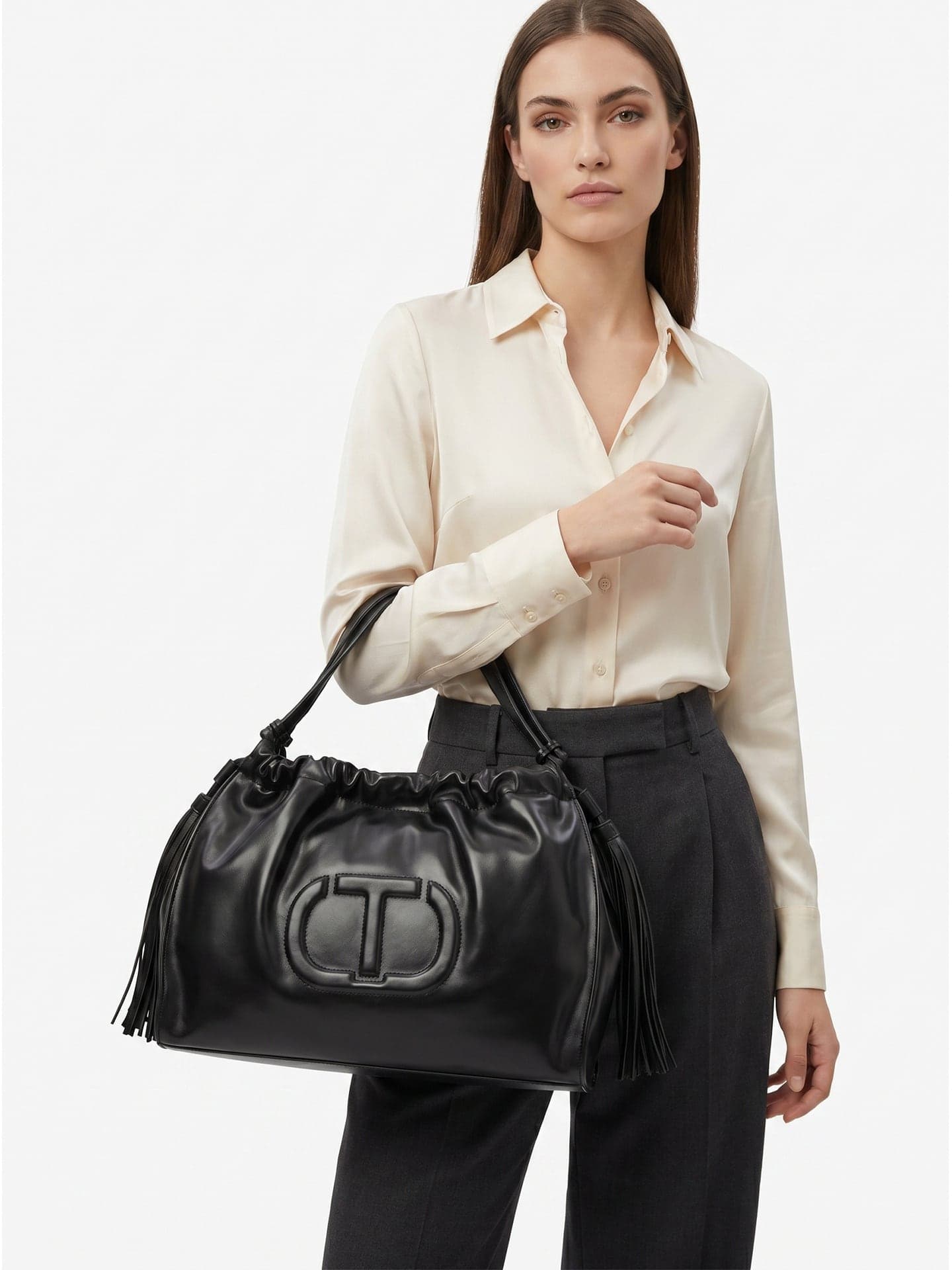 Twinset — borsa nera arricciata con coulisse e logo Oval T