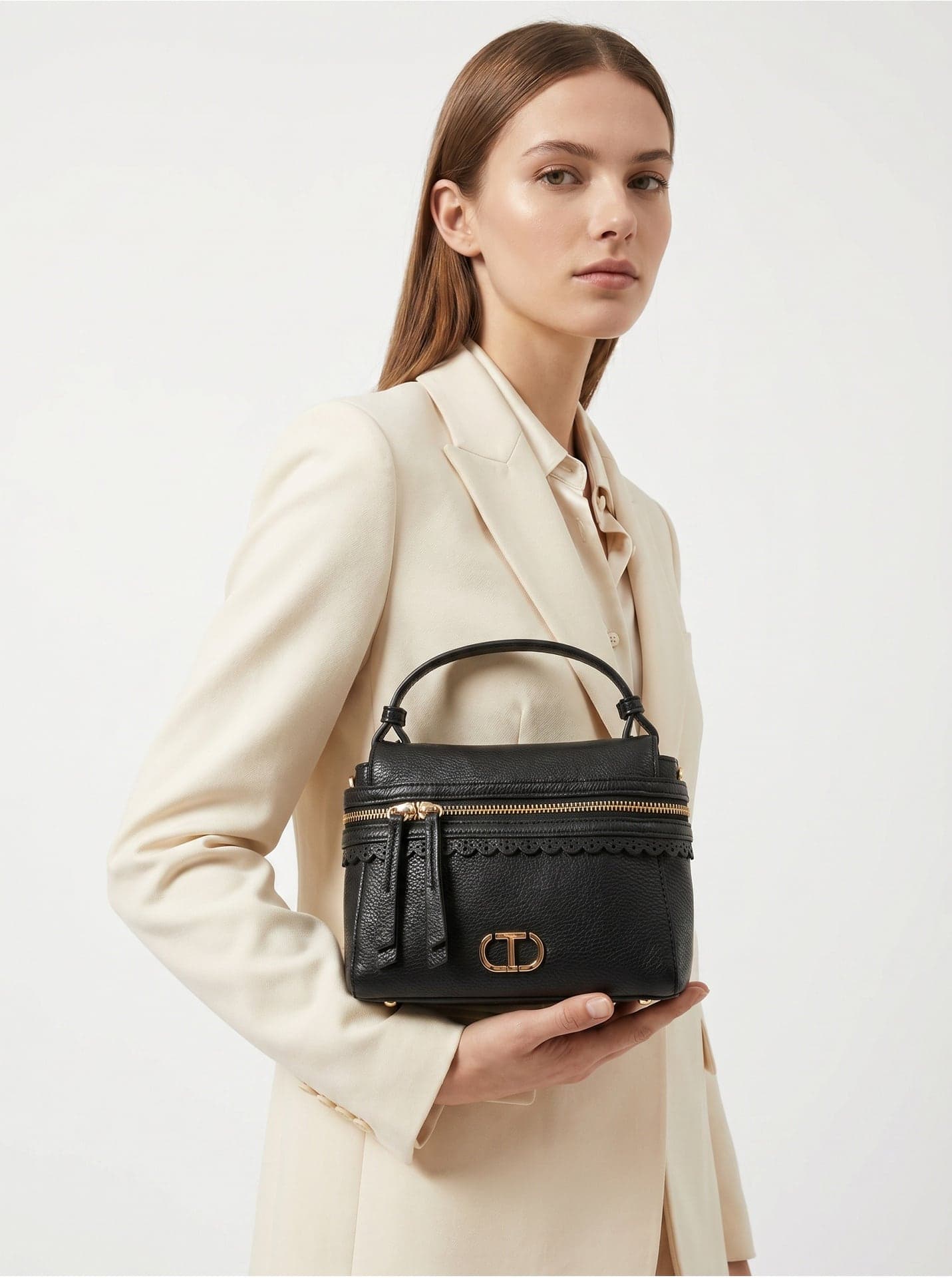Twinset — beauty case nero con logo Oval T