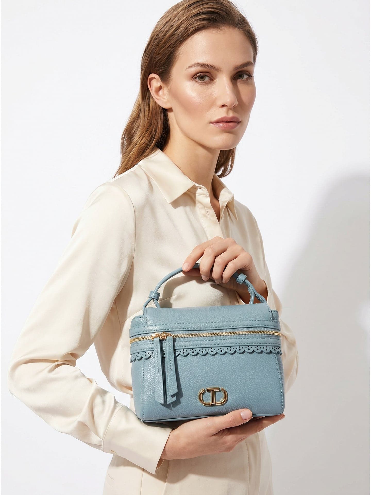 Twinset — beauty case azzurro con logo Oval T