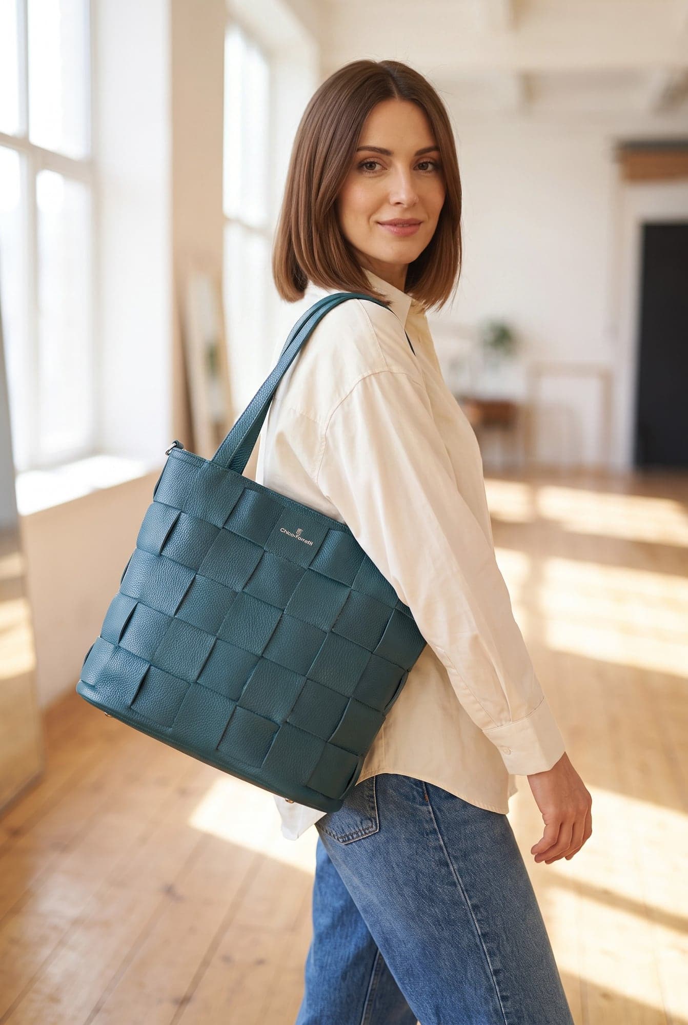 Chiara Ferretti — shopper intrecciata color petrolio